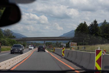 Dağlardaki yol manzarası