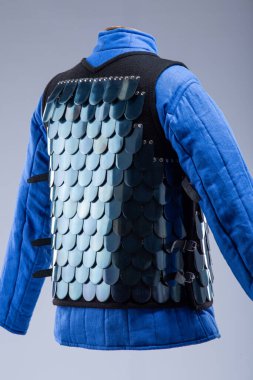 Bizans Lamellar Zırhı. Üst üste binen metal plakalarla bir kumaş tabanına yerleştirilmiş zırhı ölçekle.