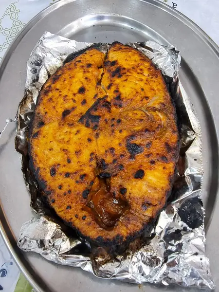 Izgara Kral uskumru balığına yaklaş.. 