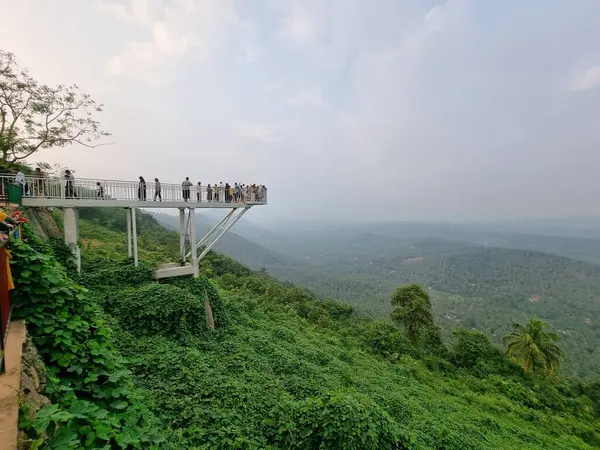 Minik Ooty 'deki güzel cam köprü, Malappuram, Kerala, Hindistan. 