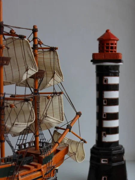 Назад Angle View Scale Model Sailing Ship Toy Lighthouse Tower — стоковое фото