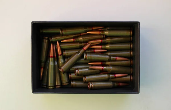 Jednolite Naboje Karabinu Szturmowego Pudełku Kartonowym Top View — Zdjęcie stockowe