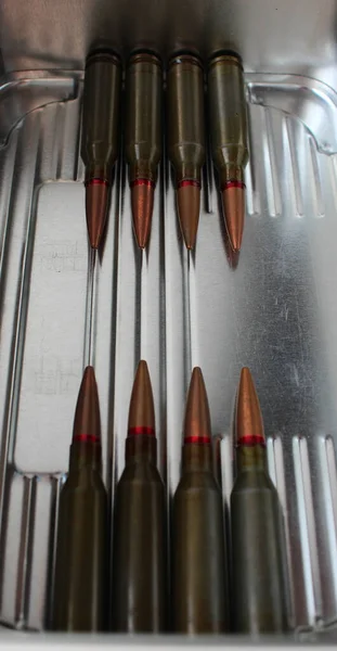 Φυσίγγια Bullet Lined Out Bullets Σειρές Των Τεσσάρων Που Ορίζονται — Φωτογραφία Αρχείου