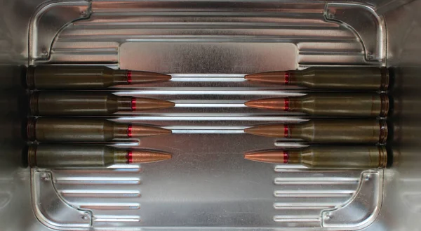 Balas Dos Filas Sobre Fondo Textura Superficie Metal Corrugado — Foto de Stock