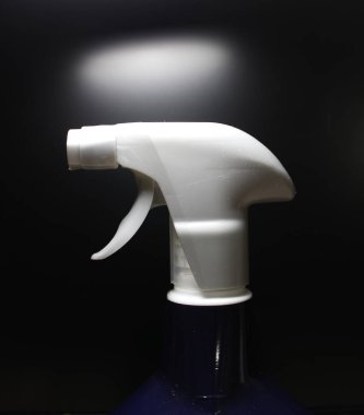 Plastik şişe Sıvı Temizleyici Siyah Kapalı Stok Fotoğrafı Üzerine Spreyle