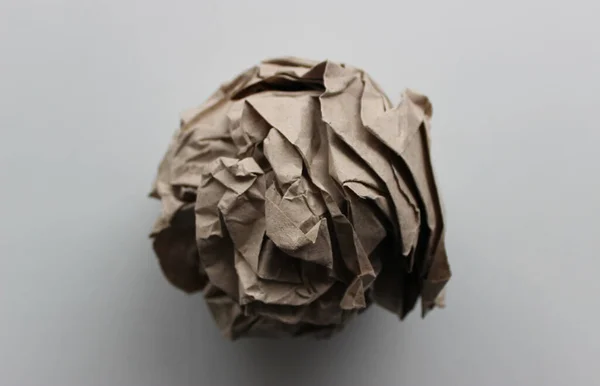 Ucuz Sanayi Kullanılan Paket Kağıdı Topu Beyaz Yakın Plan Görünümünde — Stok fotoğraf