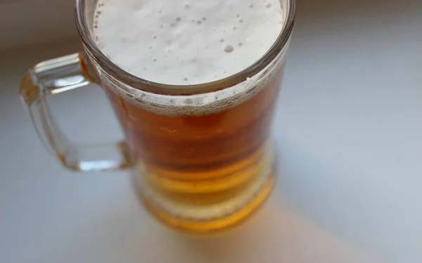 Fragmento Vidro Punho Com Cerveja Lager Ofício Frio Isolada Vista — Fotografia de Stock