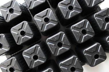 Geniş Kapasite Güçlü Bitki Toprak Sulama Delikleri ile Plastik Tepsi Büyütme