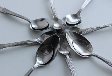 Temiz Plastik Kesme Tahtasındaki Farklı Boyut Kaşıklar Kapatma Görünümü