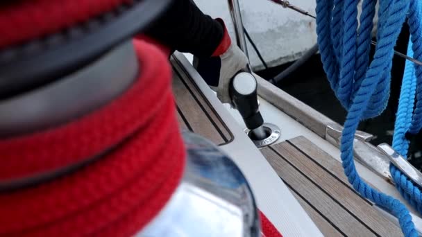 Folyamat Tankolás Egy Motoros Jacht Kikötve Mólón Videó Felvételek — Stock videók