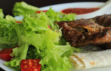 Marul Ayarlı Izgara Et Ekstrem Kapanış Fotoğrafı 