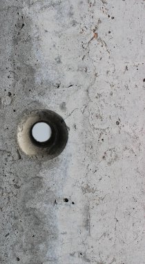 Mükemmel Delikli Güçlü Çimento Yüzeyi 'nin Dikey Görüntüsü. Çimento Yapılarının Güç Testi Stok Fotoğrafı