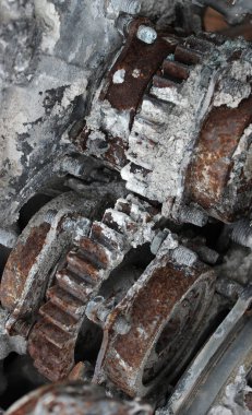 Steampunk Style Metal Dişlileri. Korozyon Kapanışı Stok Resmiyle kaplı. Çarklar ve Paslı Terk Edilmiş Mekanizmanın Ayrıntıları