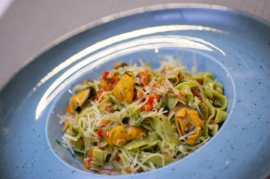 mantarlı makarna, kabak ve parmesanlı