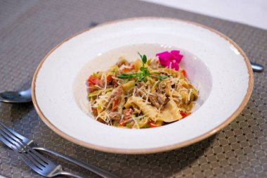 makarna ile tavuk göğsü