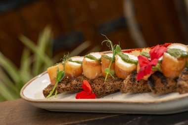 Lezzetli ve güzel suşi rulosu.