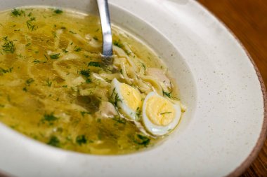 Tavuk ve yumurtalı çorba, Rus yemeği.