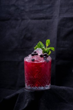 Barda naneli kokteyl.