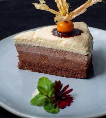 Dondurma ve çikolatalı kek..