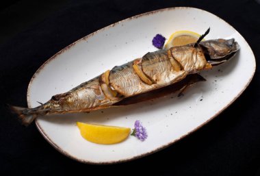 Limonlu ızgara uskumru