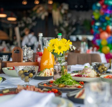 Bir olay partisi için tablo ayarlandı