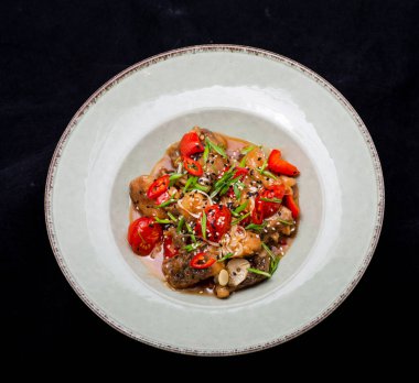 Sebzeli kızarmış tavuk.