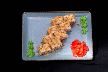 Balıklı suşi. Japon yemekleri, yaklaşın.