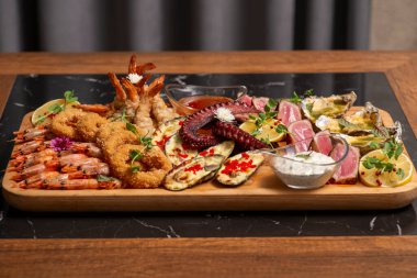 Tabakta lezzetli yemekler