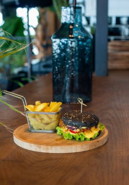 tavuk ve sebze kızarmış noodle