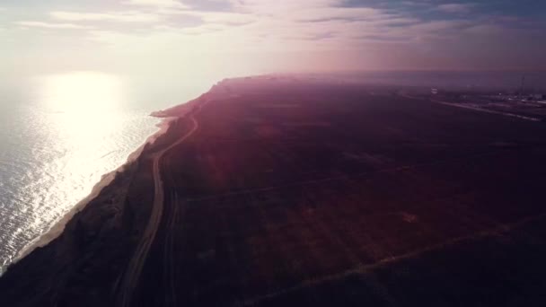 Άνθρωπος Ιππασία Μια Μοτοσικλέτα Στην Έρημο Θέα Από Ψηλά — Αρχείο Βίντεο