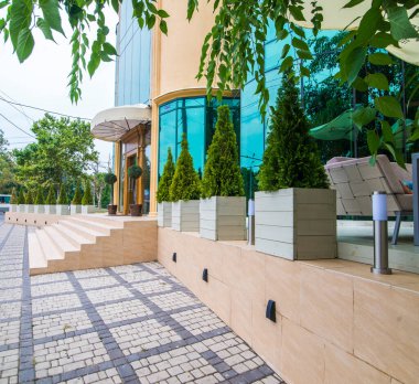 Şehrin modern binası