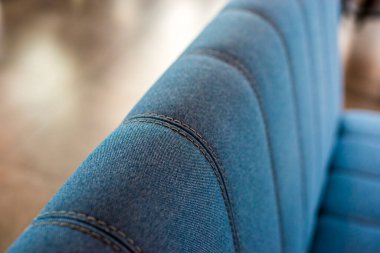 Deri desenli mavi kot