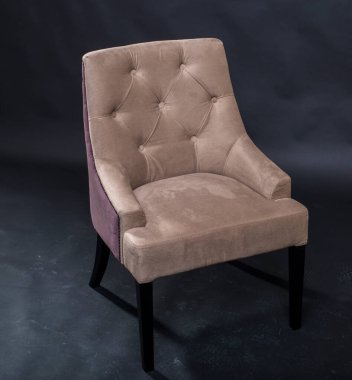 Siyah arka planda koltuk