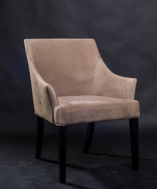 lüks deri koltuk siyah arka planda