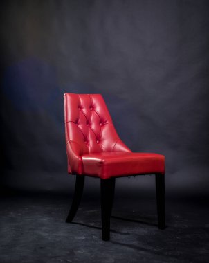 Beyaz arka planda izole edilmiş deri sandalye