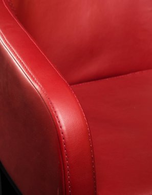 Beyaz arka planda izole edilmiş deri sandalye