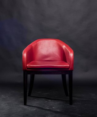 Beyaz arka planda izole edilmiş deri sandalye