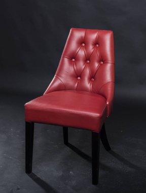 Beyaz arka planda izole edilmiş deri sandalye