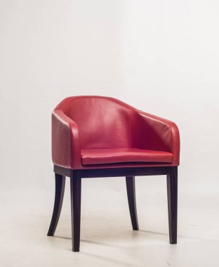 Beyaz arka planda izole edilmiş deri sandalye