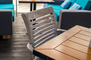 Modern bir kafenin iç tasarımı.