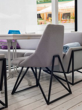 Modern bir otelin içinde.