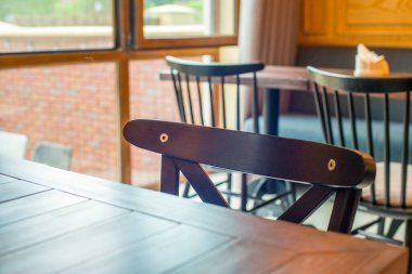 Kafe restoranındaki boş kahve masası.