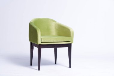 Beyaz arka planda modern lüks koltuk