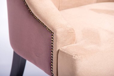 Yastıklı kahverengi sandalye