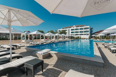 İspanya 'da yüzme havuzu