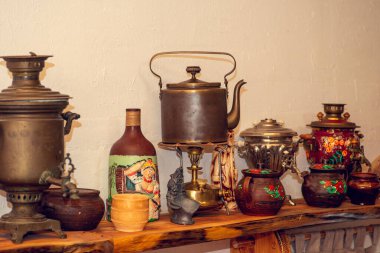 Çaydanlık ve fincanlı klasik çay seti