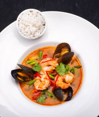 Pirinçli Tom yum çorbası