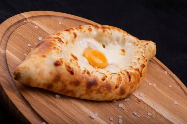 Khachapuri, Gürcü mutfağı, ahşap arka planda chapa.