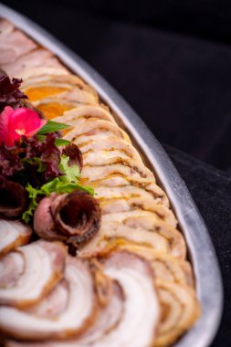 Tahta masada nefis taze et.