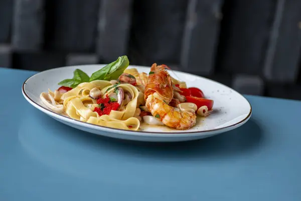 pasta with shrimps, tomatoes, cheese